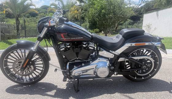 HARLEY-DAVIDSON SOFTAIL BREAKOUT 